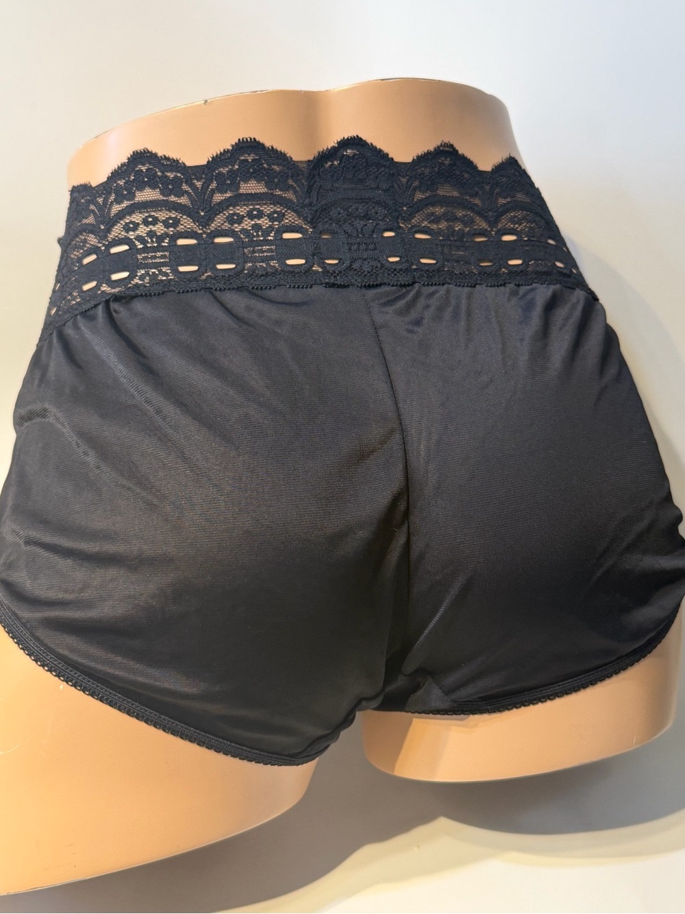 Vintage Olga Secret Hug Scoops Panties Wide Lace Nylon Sheer Black 63913 Sz 7/L - Picture 2 of 10
